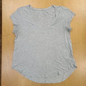 Women's - American Eagle - Hi-Low V-neck - SS T-shirt